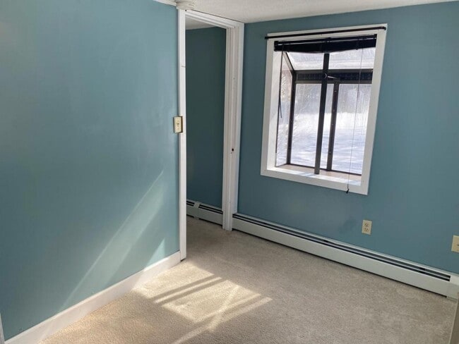 Building Photo - 1136 Pownal Rd