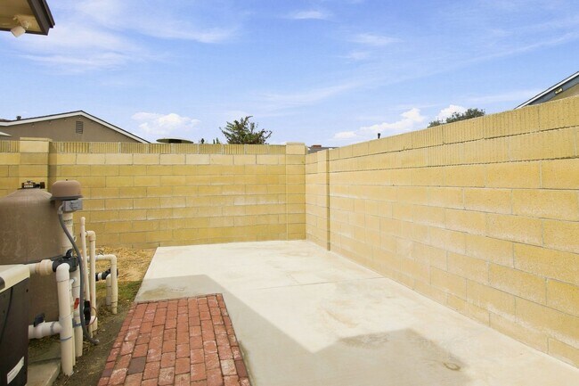 Building Photo - 2779 Cornell Pl