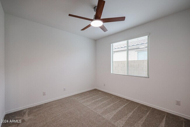 Building Photo - 8752 W Medlock Dr