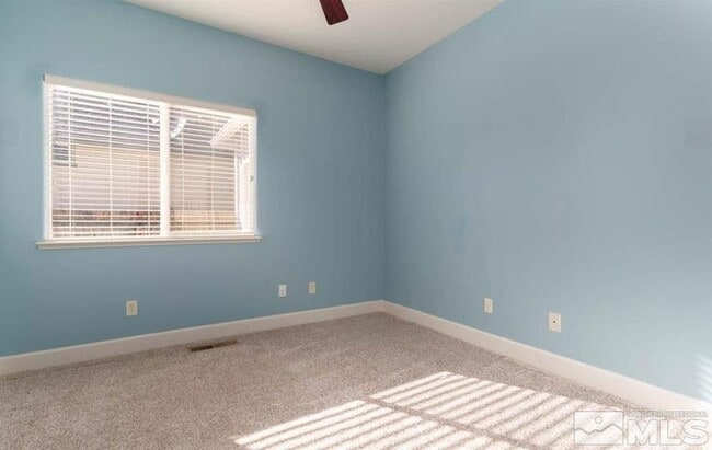 Building Photo - 971 Iris Ln