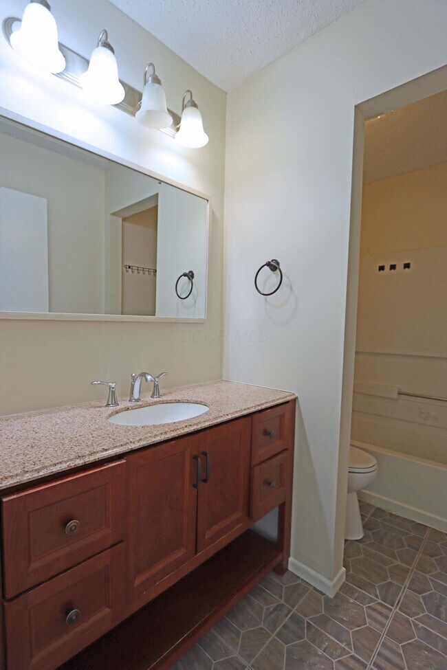 Building Photo - 7701 Flynnway Dr