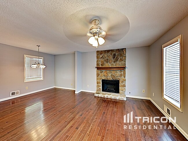 Building Photo - 203 Brookside Dr