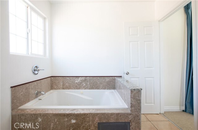 Building Photo - 3455 E Del Mar Blvd