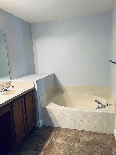 Building Photo - 1836 SE Fallon Dr