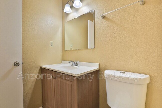 Building Photo - 603 W Rio Salado Pkwy