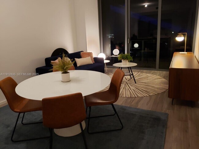 Building Photo - 801 S Miami Ave