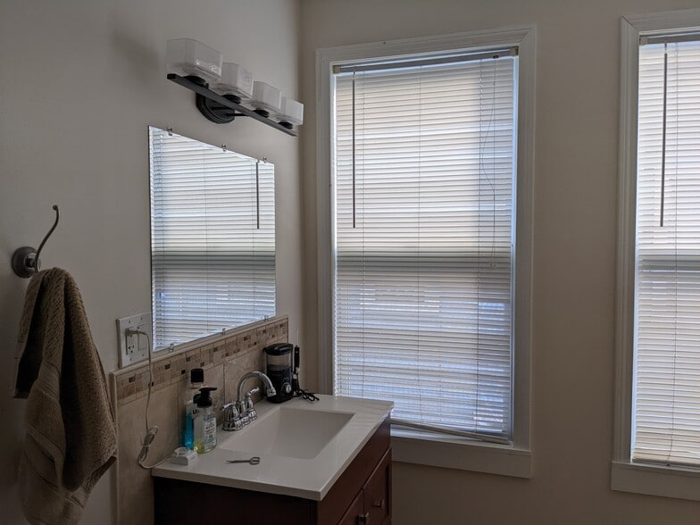 Building Photo - 18 Townsend St