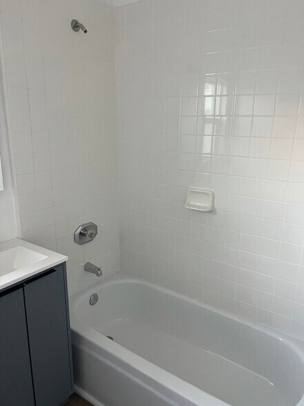 Building Photo - 3110 Livonia Ave