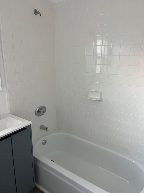 Building Photo - 3110 Livonia Ave