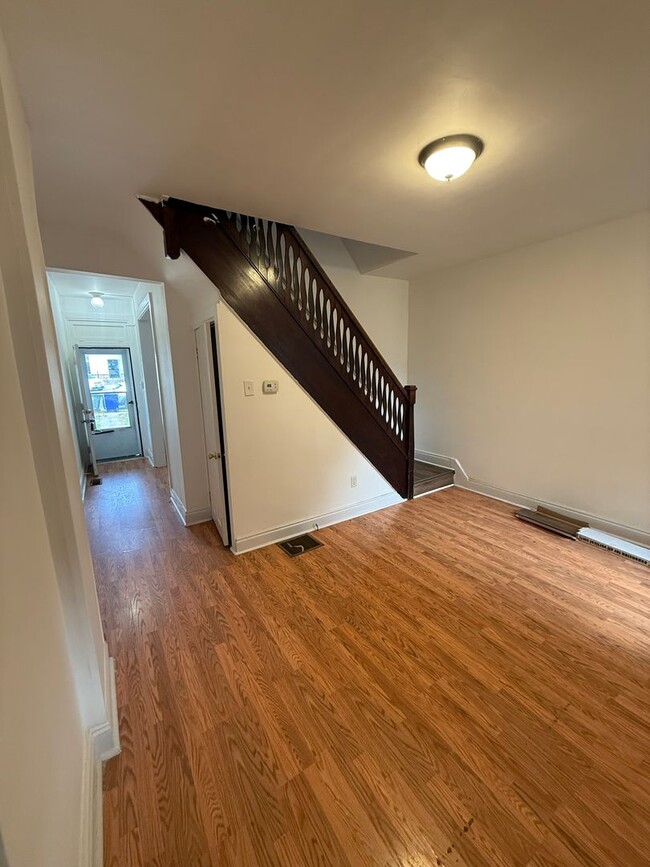 Building Photo - Duplex located on Belview Ave.