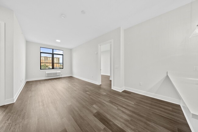 Building Photo - 121 34th St