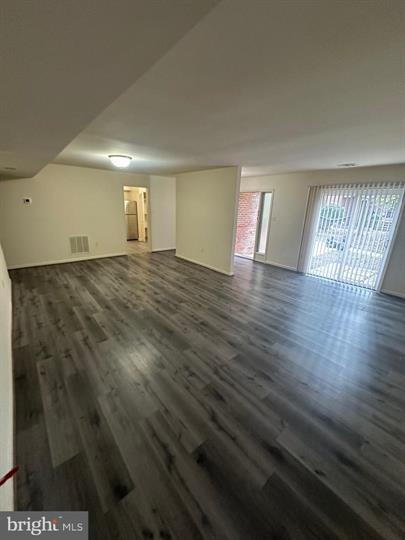 Building Photo - Charming Annandale Townhome with Modern Up...