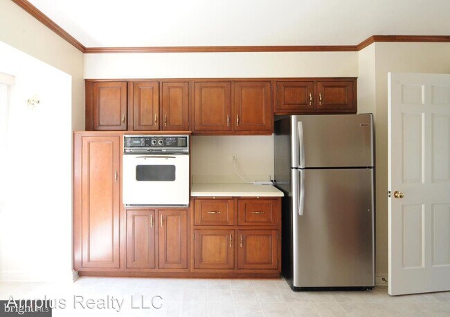 Building Photo - 5 br, 3 bath House - 6655 TENNYSON DR