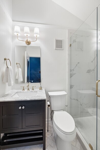 Primary bath - 254 Summit Ridge Dr