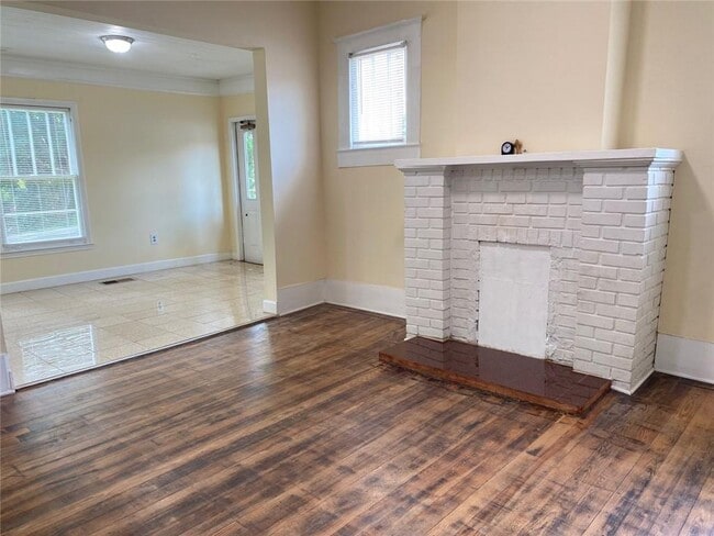 Building Photo - 175 Park Dr