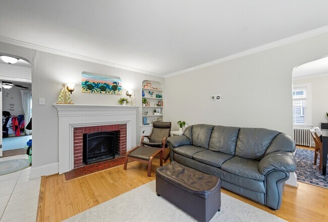 Building Photo - 6233 Rolfe Ave