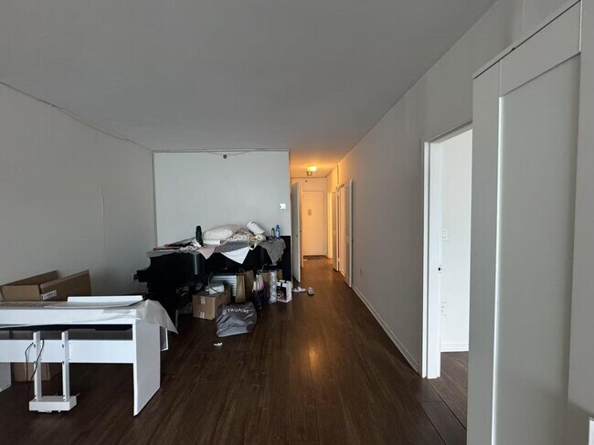 Building Photo - 45 River Dr S