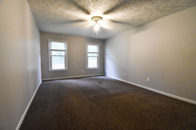 Building Photo - Coming Soon~3 Bedroom 2 Bathroom Home- Pets Considered