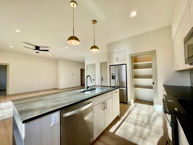 Building Photo - Spacious & Stunningly Remodeled Duplex in Central Fort Collins