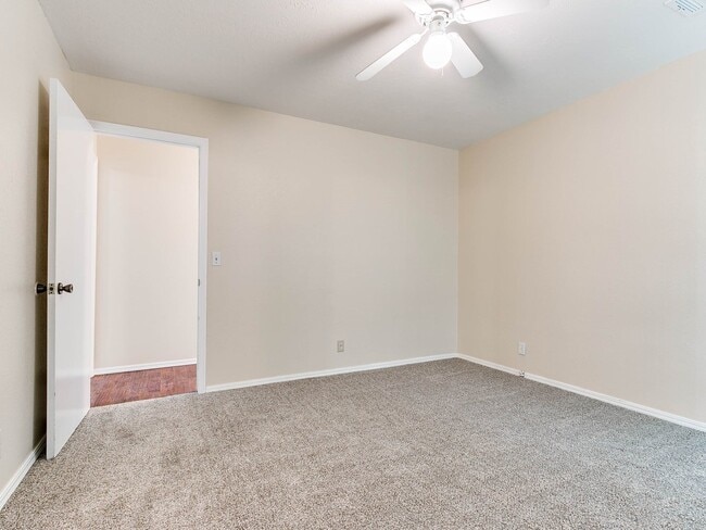 Building Photo - Just remodeled Duplex Home