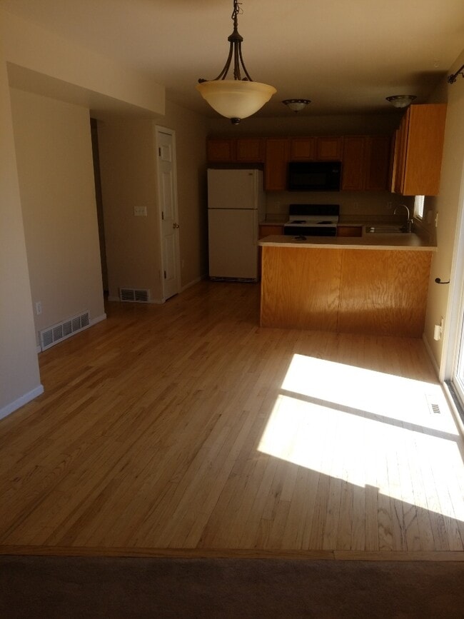 Building Photo - 1821 Prairie Dog Dr