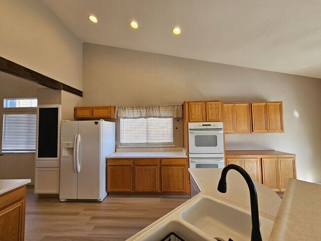 Building Photo - Cold Springs Beauty - Immaculate Newer Hom...