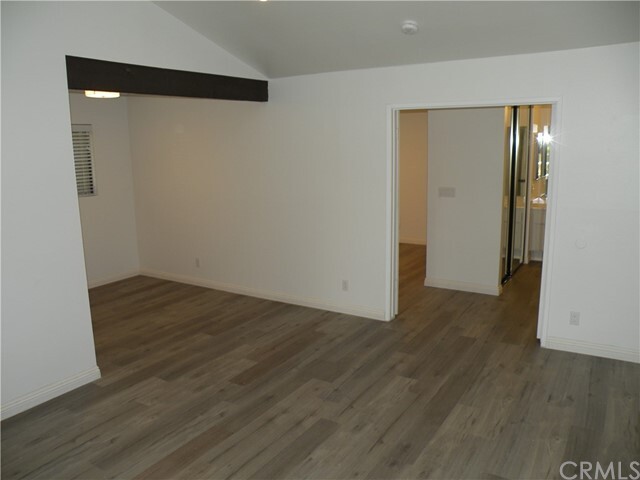 Building Photo - 40 Streamwood