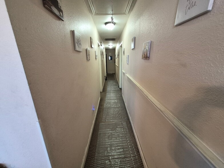 Building Photo - 5611 Aberdeen Dr