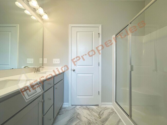 Building Photo - Beautiful Home with 4 Bedrooms, 3 Bathroom...