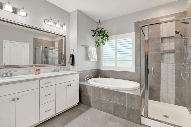 Building Photo - Savannah Quarters!