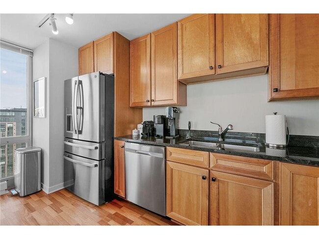 Building Photo - 929 Portland Ave