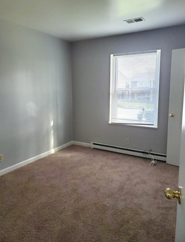 Building Photo - 3760 Red River Dr