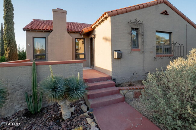 Building Photo - 727 McKelligon Dr