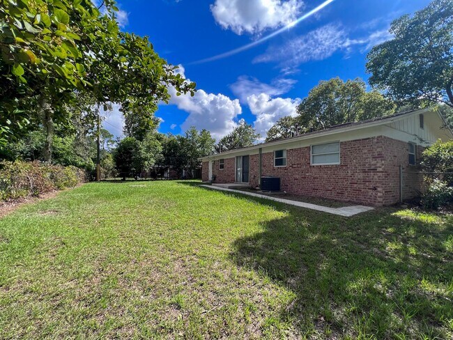 Building Photo - 3/2 House Near UF - Available mid-July 2026!