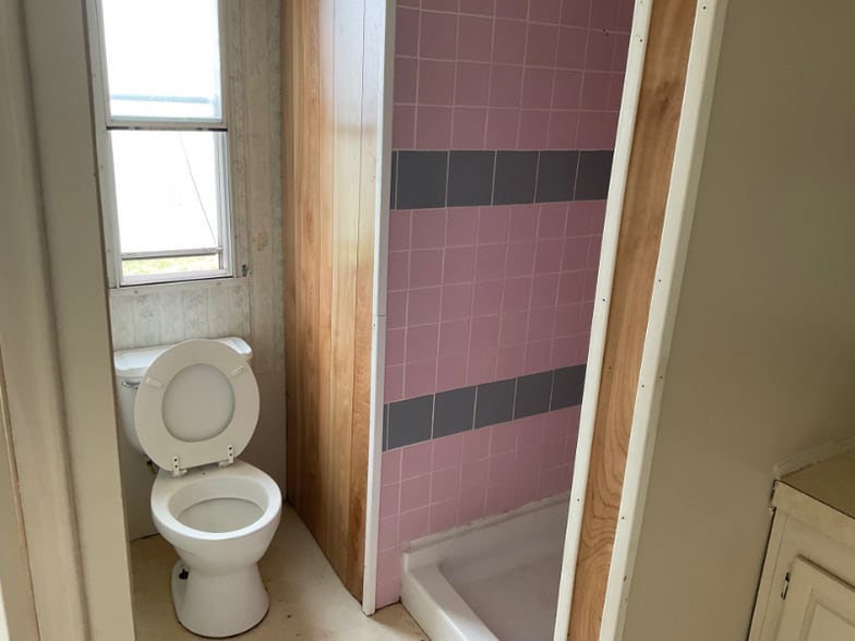 Building Photo - 205 Lorena Meadows Dr