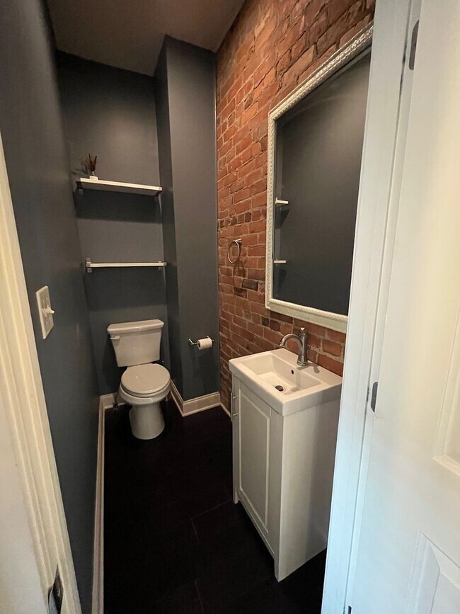 Building Photo - 991-993 Bryden Road