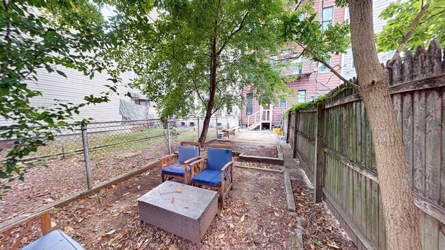 Building Photo - 137 N 8th St