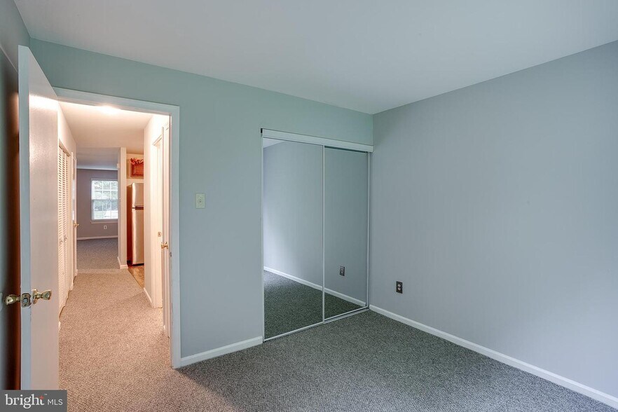Building Photo - 1002 Huntingdon Mews