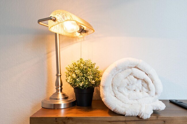 Building Photo - 6904 Covington Dr