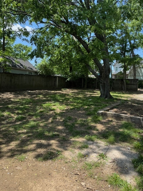 Building Photo - Renovated 3BR/2BA home w/ large bak yard!