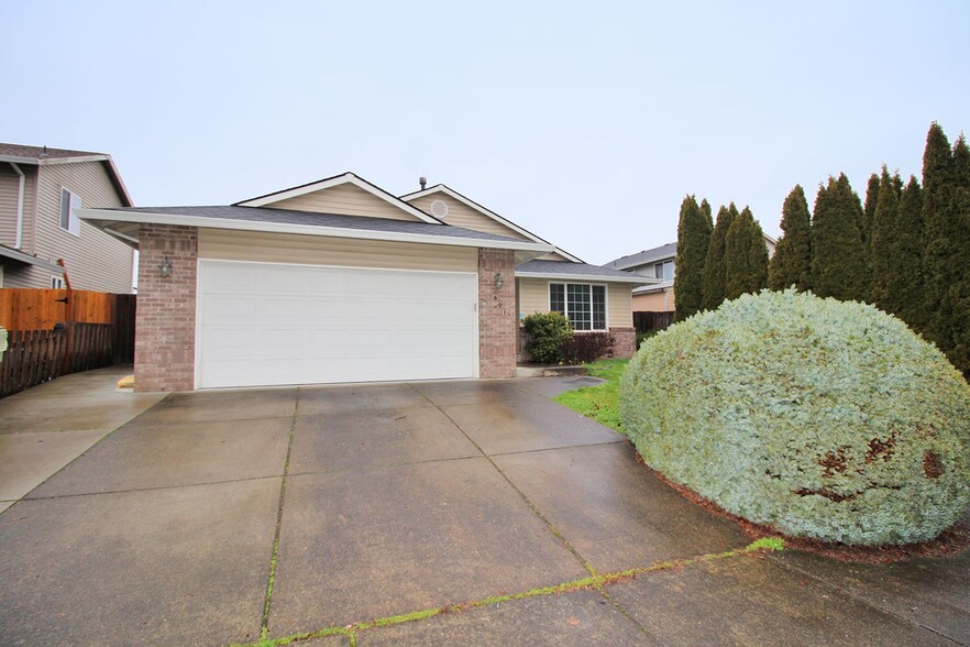 Building Photo - 601 SE 71st Ave