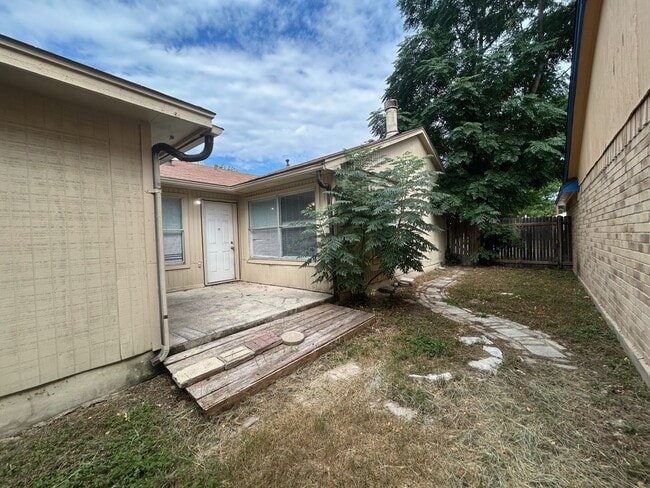 Building Photo - 2 Bedroom 2 bath in BIG COUNTRY GDN HMS