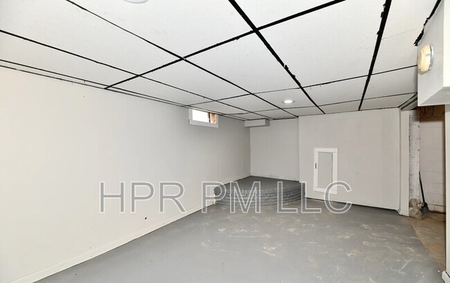 Building Photo - 3910 E 34th St