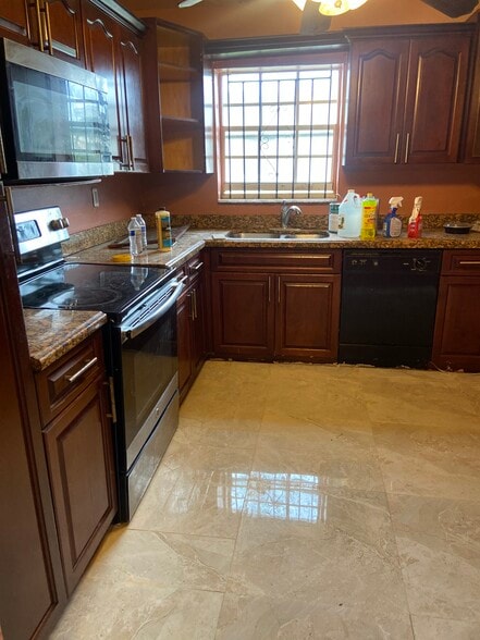 Building Photo - 17120 NW 10th Ct