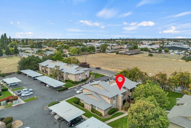 Building Photo - Great 2 Bedroom Condo in Gated Community