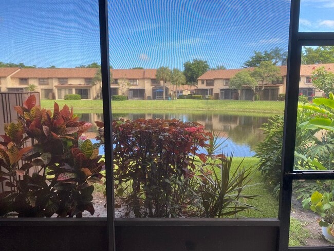 Building Photo - 3961 Cocoplum Cir