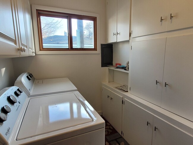 Building Photo - 824 NE 4th St