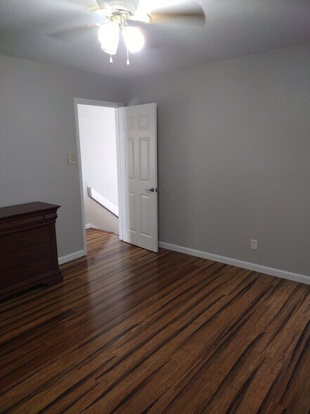 Building Photo - 3506 Cove View Blvd
