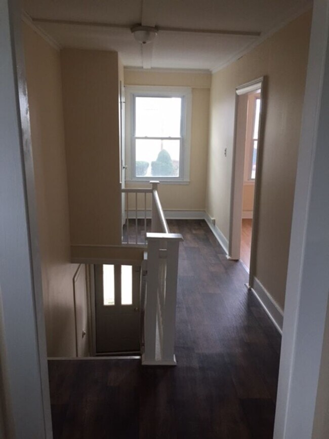 Building Photo - 209 S Main St