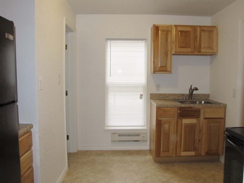 Building Photo - 2 BEDROOM, 1 BATHROOM SINGLE FAMILY HOME C...
